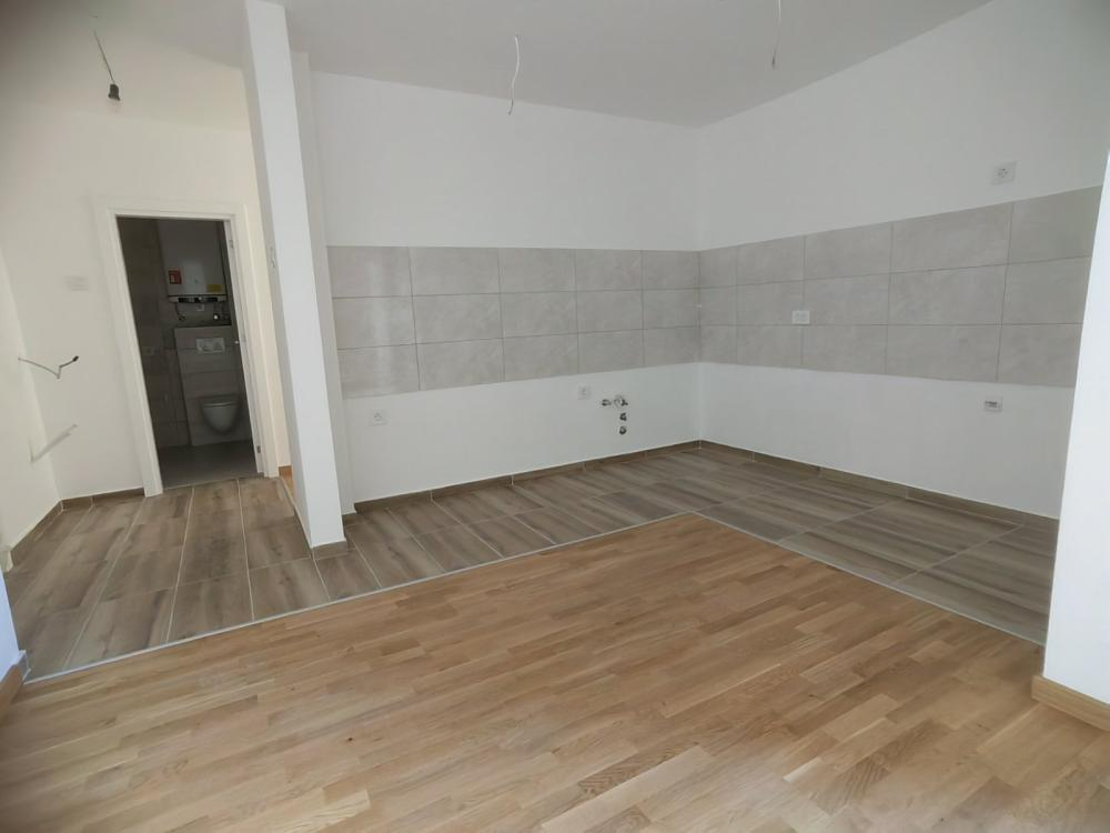 3.5 useljiv stan na mirnoj lokaciji u centru