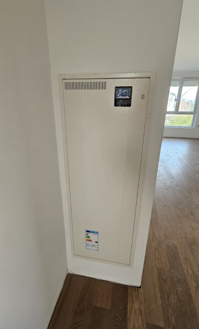 IV + krovna terasa 32m2 + 60m2 na korišćenje