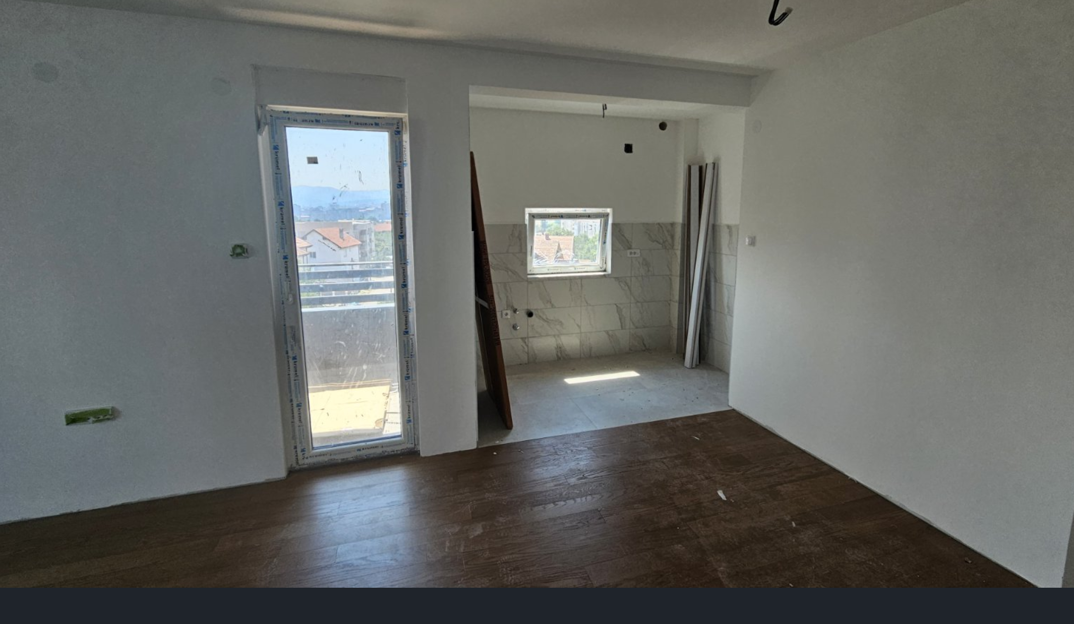IV + krovna terasa 32m2 + 60m2 na korišćenje
