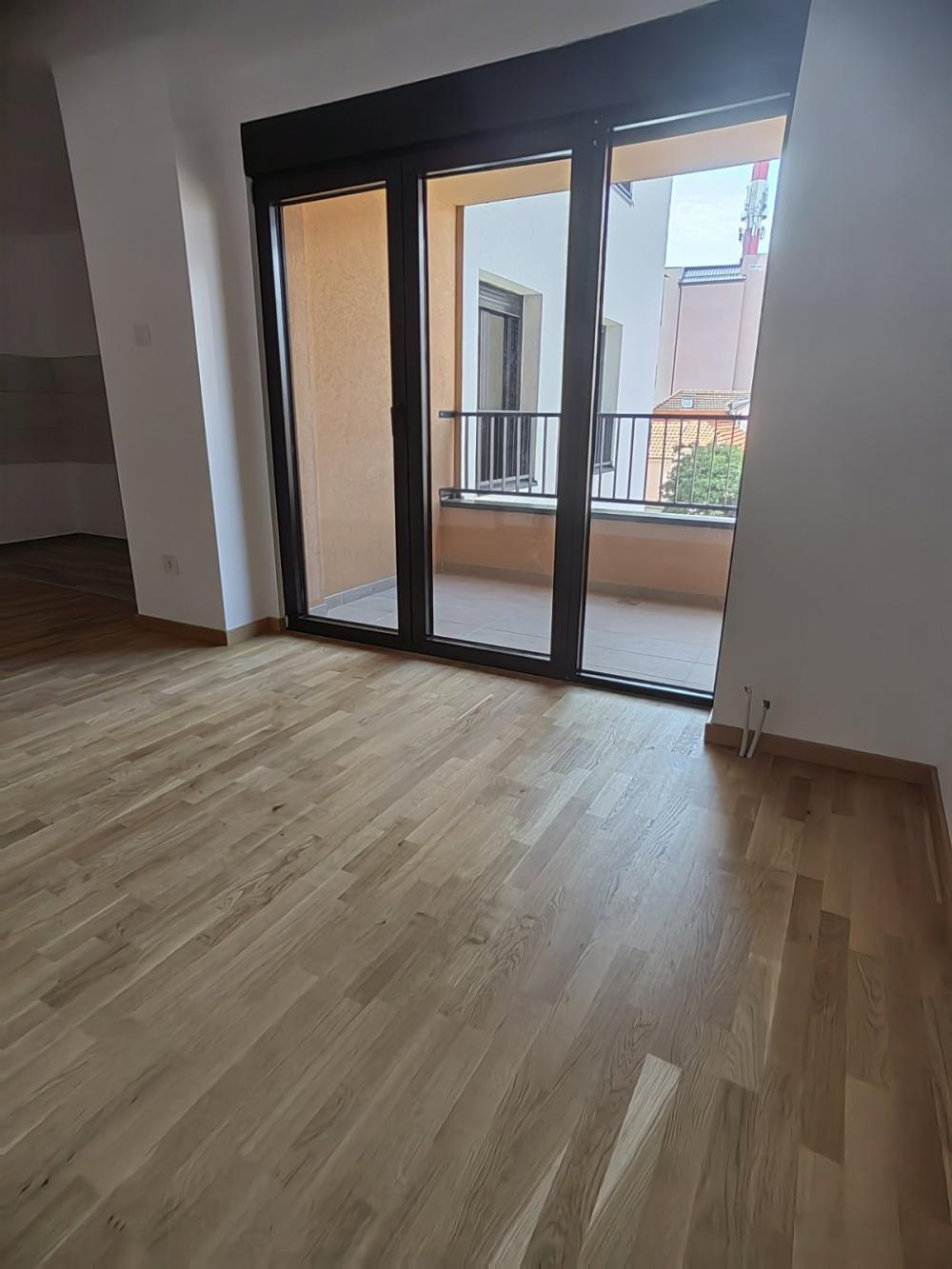Uknjižen novi stan na Margeru u blizini Palilulske rampe
